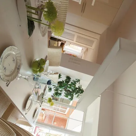 Gustls-hus, 6 *