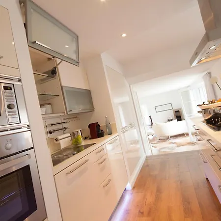 Gustls-hus, 6 *
